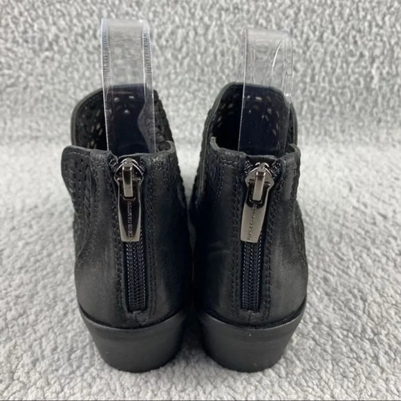 𝅺VINCE CAMUTO PRASATA BOOTIES Black Nubuck Suede Leather Boots‎ Zip Womens 6 - Picture 5 of 16